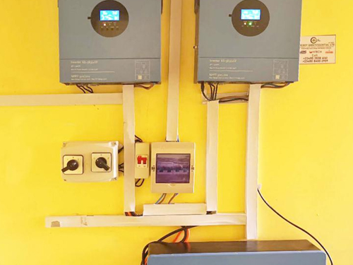Dois inversores fora da grade de 5kw + 10kWh lítio construem um sistema fora da rede doméstico de alta eficiência